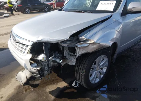 2011 Subaru Forester 2.5X Premium из США, поврежденный, VIN JF2SHBDCXBH702849